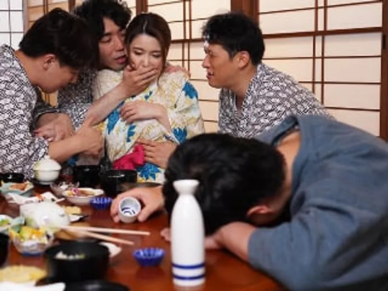 đưa bà xã đi suối nước nóng, chồng không biết cô vợ bị người khác xoạc sấp mặt