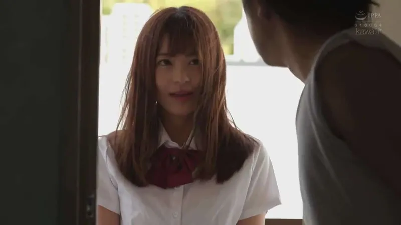 Gã gần nhà kinh tóm và cô học sinh nữ đáng thương