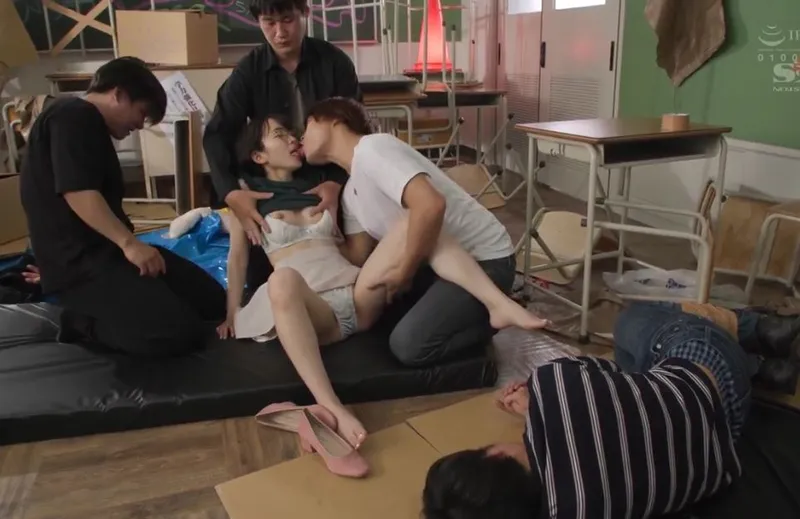 Giúp đỡ cậu anh yêu bị bắt nạt, em học sinh dính vào đám côn đồ biến thái